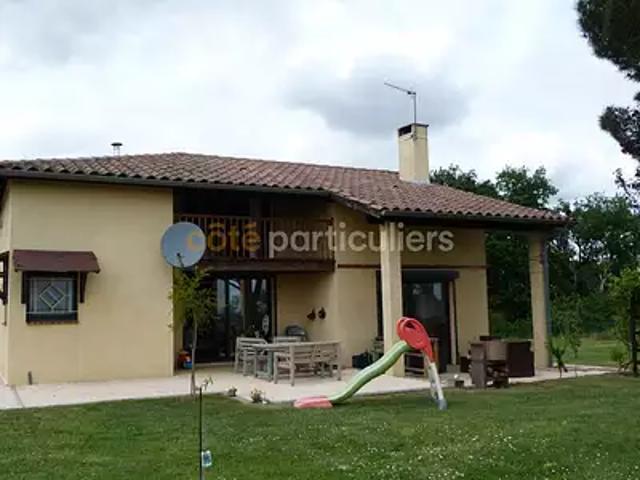 Beaumont de Lomagne 82500 Achat / Vente maison 6 pièces t6 au dernier étage terrasse