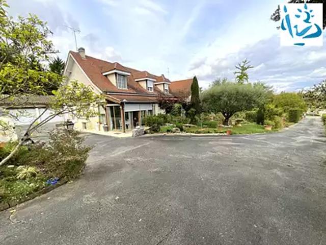 Beaumont de Lomagne 82500 Achat / Vente maison 9 pièces t9 parking