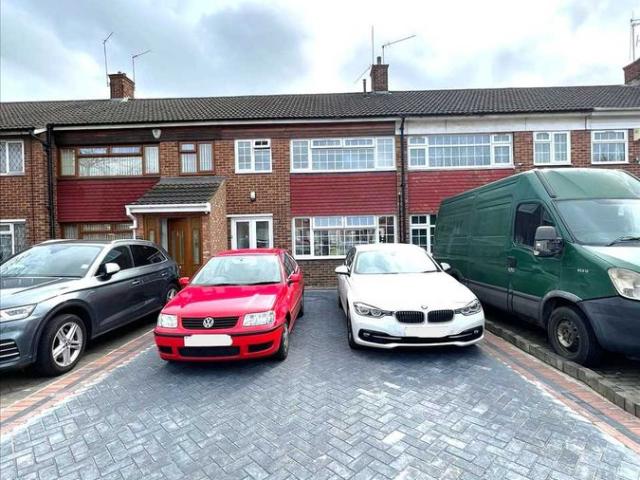 Beaumont Drive, Gravesend DA11, 3 bed terraced house to rent, £1,600 pcm | PrimeLocation