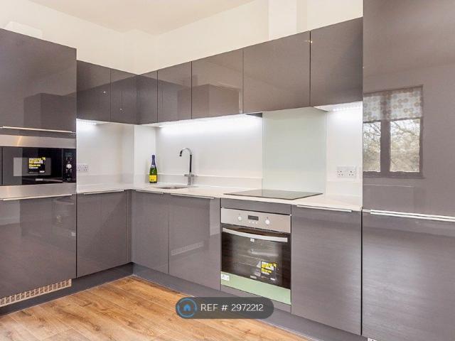 Beaumont House, Chertsey KT16, 2 bed flat to rent, £1,635 pcm | PrimeLocation