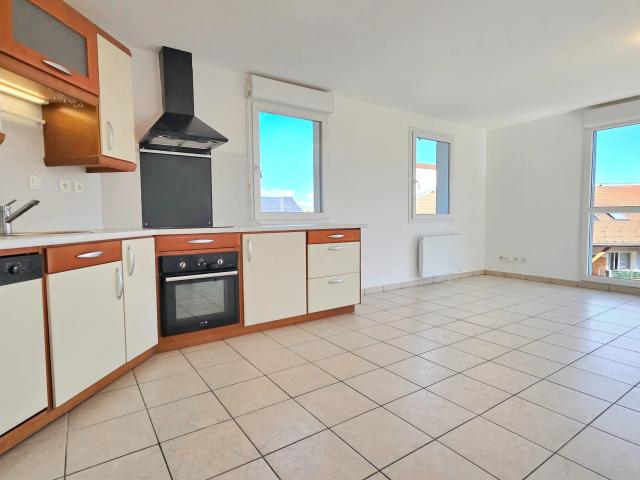 Beaumont Le Châble: Lumineux T3 avec garage et cave