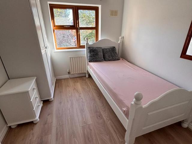 Beaumont Place, Isleworth, TW7 4 bed end of terrace house to rent £650 pcm £150 pw