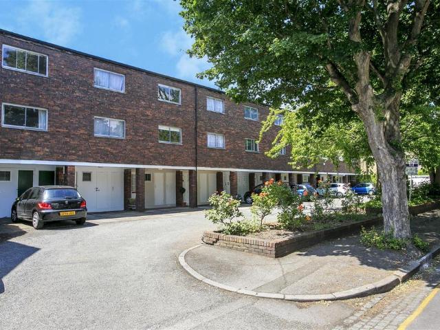 Beaumont Road Chiswick Chiswick 3 bed townhouse to rent £3,300 pcm £762 pw