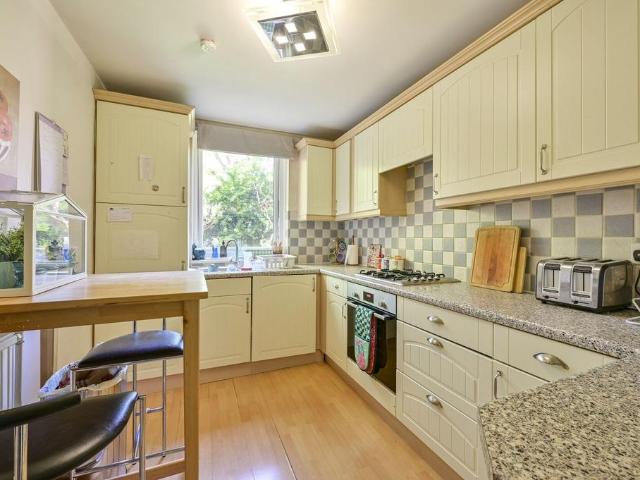 Beaumont Road, Southfields, London, SW19 2 bed flat to rent £3,500 pcm £808 pw