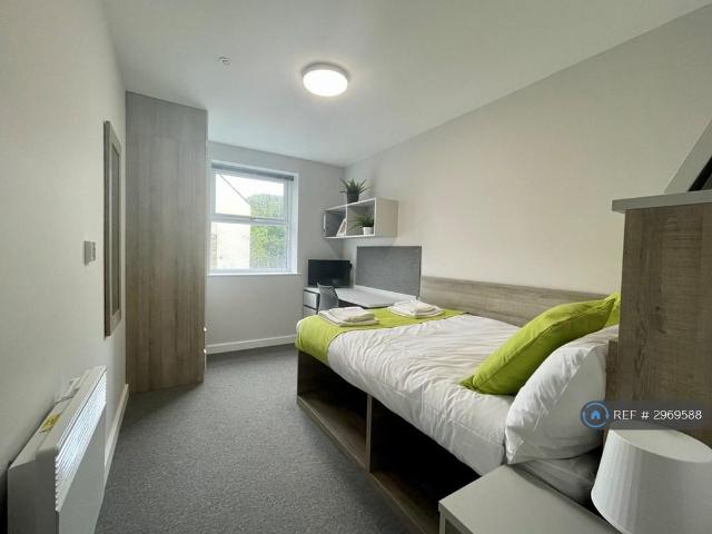 Beaumont Street, Moldgreen. 1 bed in a flat share to rent £585 pcm £135 pw