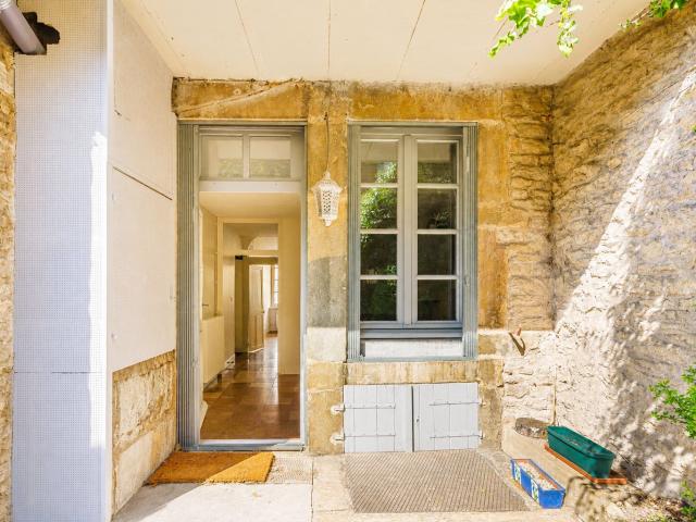 Beaune en Hyper centre: Usage mixte professionnel ou habita. 87m² Beaune