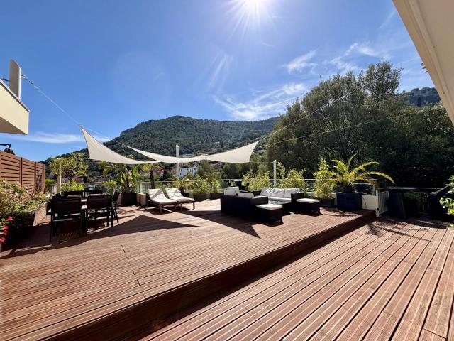 Beausoleil Moyenne Corniche, Elegant Furnished Four Room Penthouse with Terrace