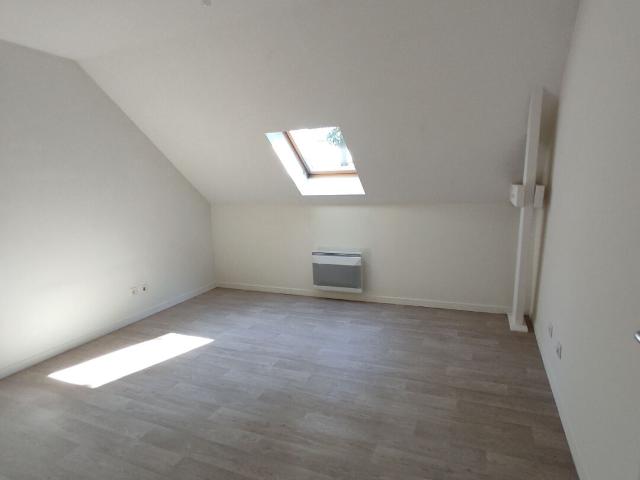 BEAUPREAU, maison meublée 3 chambres avec jardin et garage