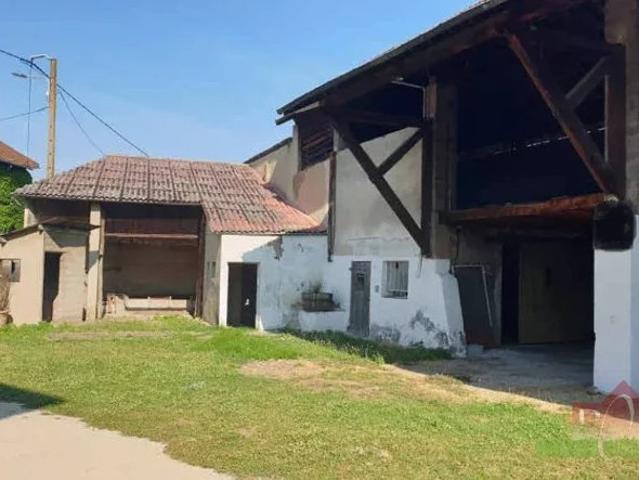 BEAUREPAIRE, Corps de ferme à rénover, à aménager de 726 m² sur un terrain de 928 m²