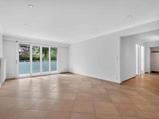 Beautiful 3.5 room apartment located just steps from the lake