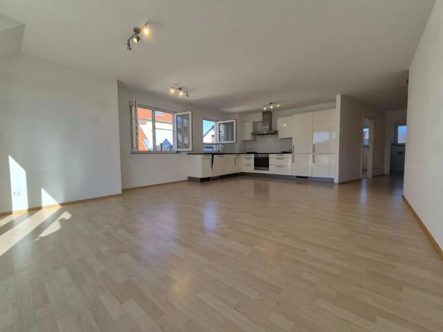 !Beautiful 3,5 rooms maisonette apartment with terrace and garage, 5 min. to Panzer in Böblingen!