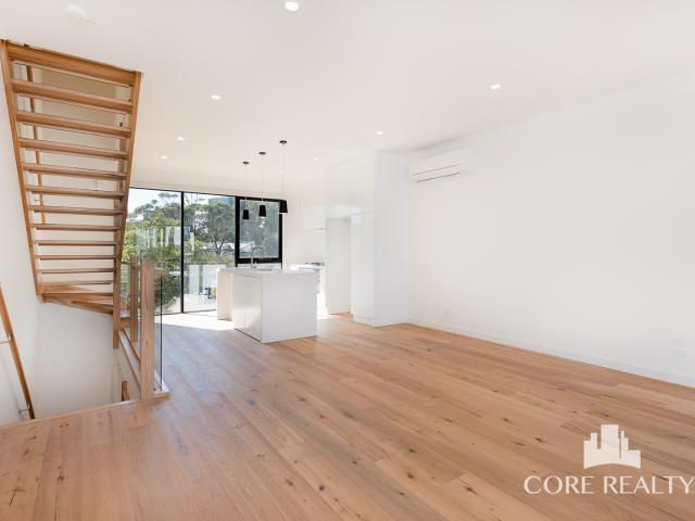 Modern Beautiful 3 Bed 3 Bath Townhouse Available!