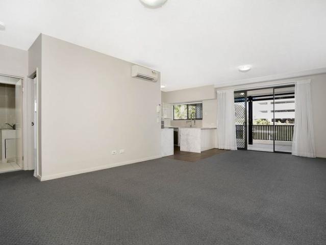 BEAUTIFUL 3 BED 2 BATH 2 CAR APARTMENT