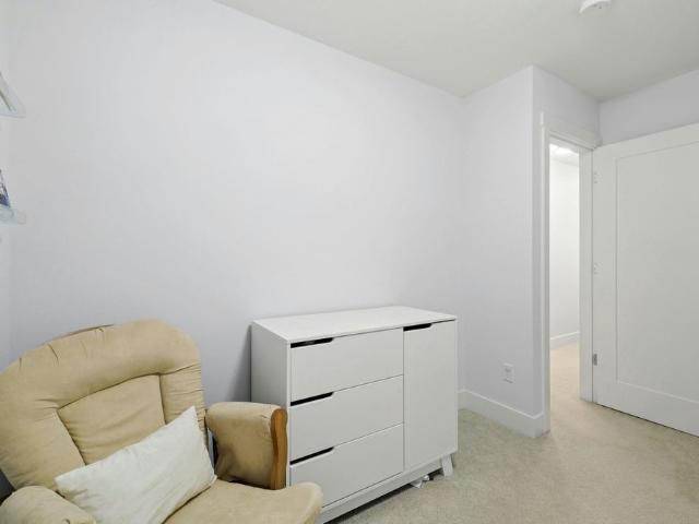 Beautiful 3 Bed and Den Corner Unit Townhouse in South Surrey