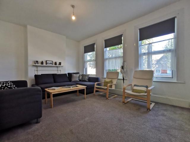 Beautiful 3 Bed Flat Willesden NW10