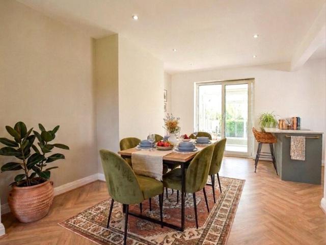 Beautiful 3 Bed Home in Rawdon – Short Term Stay