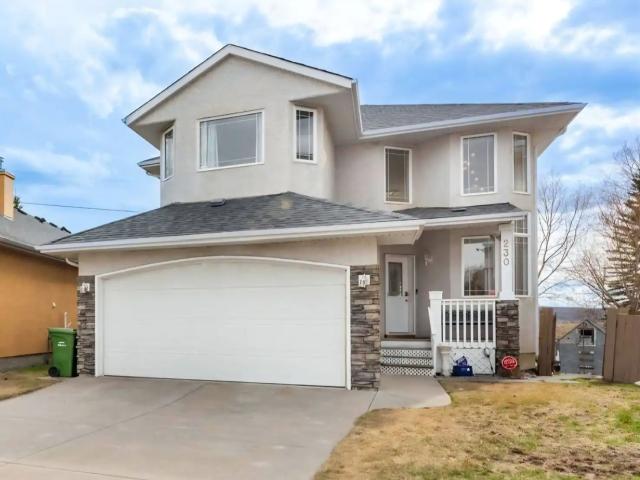 Beautiful 3 Bedroom Main & Upper Level Home for Rent in Signal Hill,Calgary