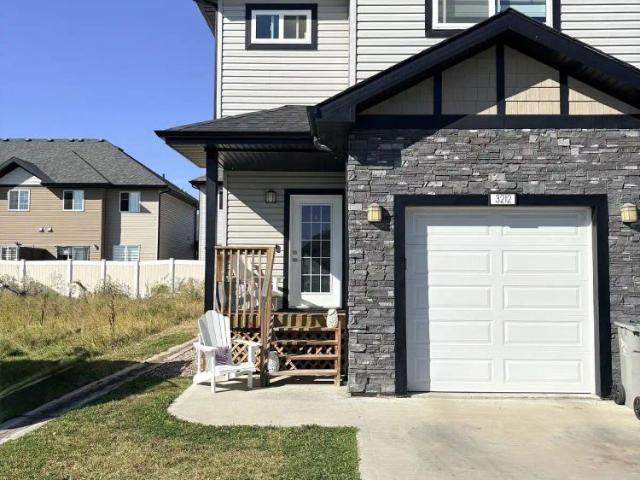Beautiful 3 bedroom all with walk in closets end unit townhouse. — 3 Bedrooms Townhouse