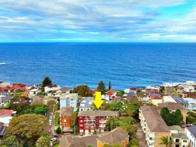 Beautiful 3 Bedroom Apartment | 1.5 Bathrooms, Balcony & Garage | South Coogee