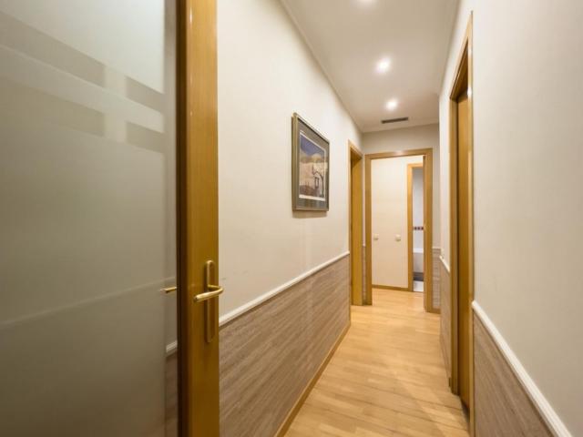 Beautiful 3 bedroom apartment with balcony in the Eixample neighborhood