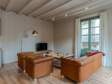 Beautiful 3 Bedroom Apartment Designed in the 1900´s