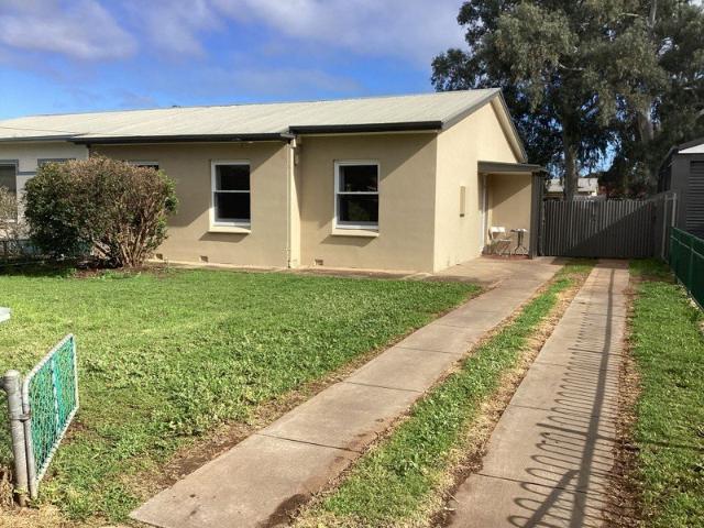Beautiful 3 bedroom end Maisonette. New flooring and paint. Recently renovated kitchen