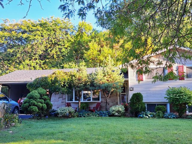 Beautiful 3 bedroom furnished house with large garden close to Brock U