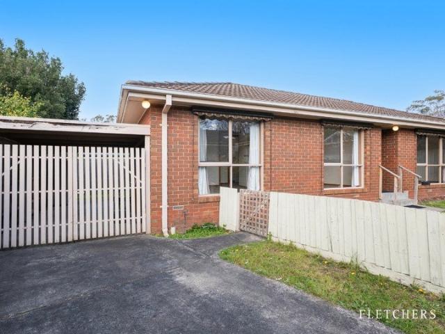 Beautiful 3 Bedroom Home Close to Train Station & East Ringwood Shops