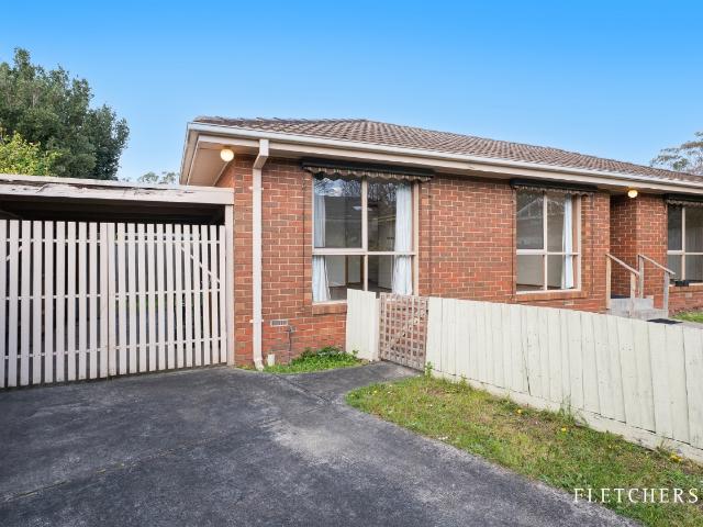 Beautiful 3 Bedroom Home Close to Train Station & East Ringwood Shops