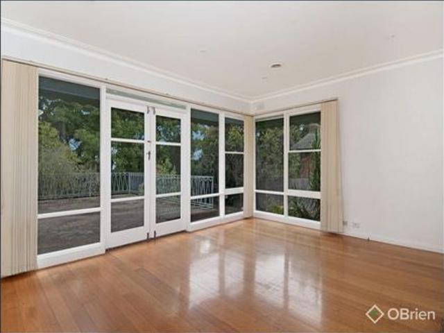 BEAUTIFUL 3 BEDROOM HOME, AMAZING LIVING SPACES!