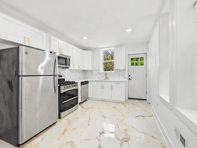 Beautiful 3 Bedroom Home Available Now!