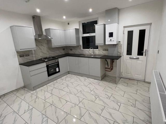 Beautiful 3 Bedroom Home, Holme Lane, Hillsborough