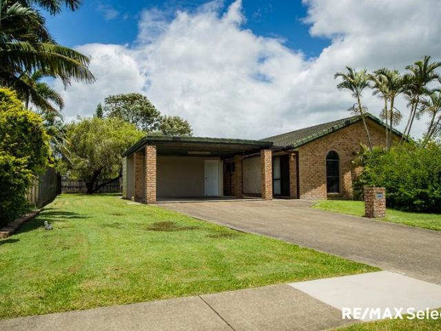 Beautiful 3 Bedroom Home in the Heart of Glenella