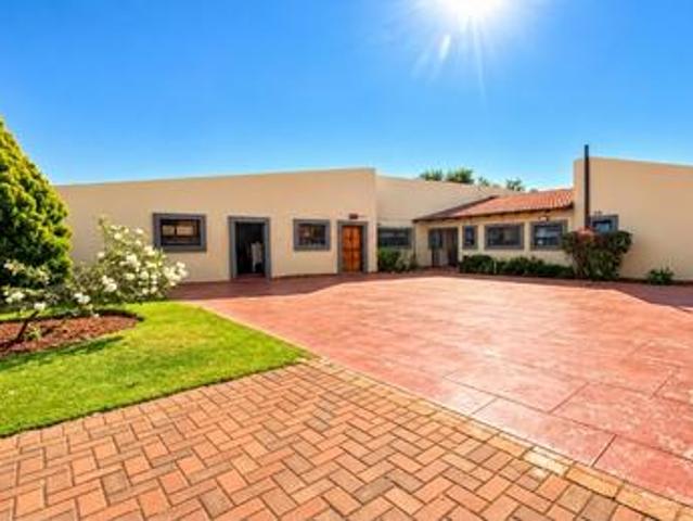beautiful 3 bedroom home on the mark.