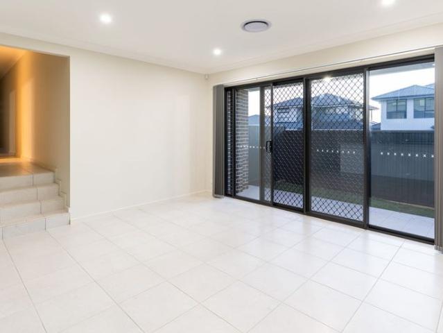 Beautiful 3 bedroom home located in Austral!