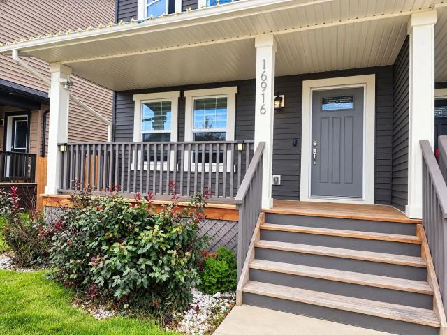 Beautiful 3 Bedroom Home with Finished Basement for Rent