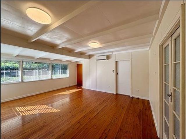 Beautiful 3 Bedroom Home with Private Garden