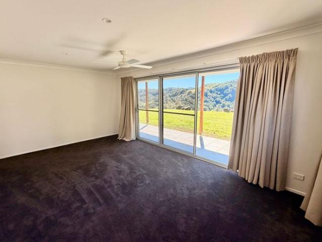Beautiful 3 Bedroom Home with Stunning Mountain Views