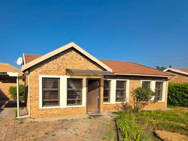 beautiful 3 bedroom house on the mar.