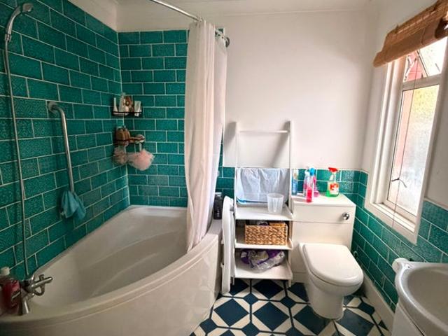Beautiful 3 Bedroom House with Garden & Park V