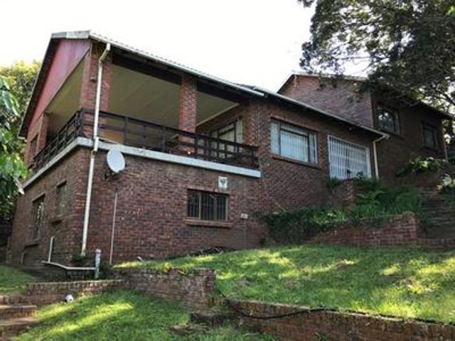 beautiful 3 bedroom house with flat.