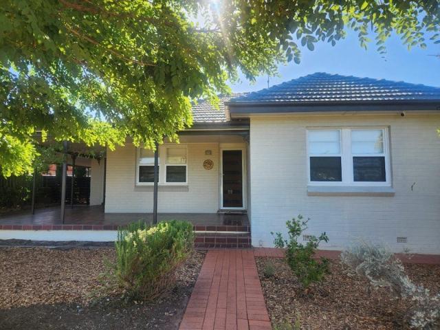 BEAUTIFUL 3 BEDROOM SOUTH DUBBO HOME WITH POOL