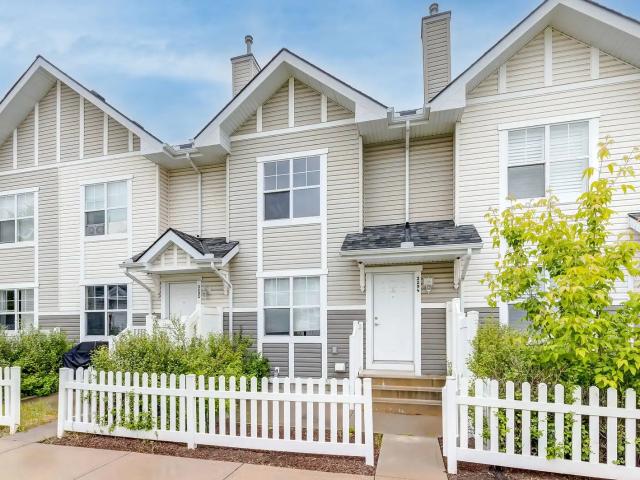 Beautiful 3 Bedroom Townhouse with Double Attached Garage — New Brighton