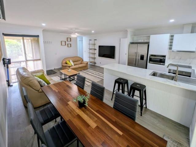 BEAUTIFUL 3 BEDROOM TOWNHOUSE WITH POOL, SAUNA, TENNIS COURT, GYM