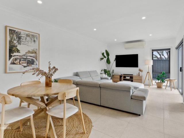 Beautiful 3 Bedroom Townhouse with Private Yard