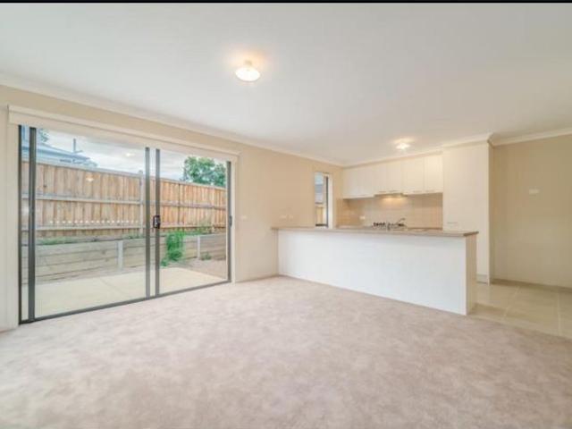 Beautiful 3 Bedroom Townhouse in Croydon