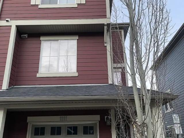 Beautiful 3 Bedroom Townhouse in NW Calgary