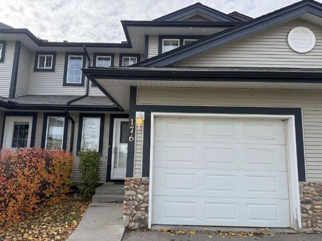 Beautiful 3 Bedroom Townhouse – Perfect for Families, Steps from Two Schools — 3 Bedrooms+ Den Townhouse
