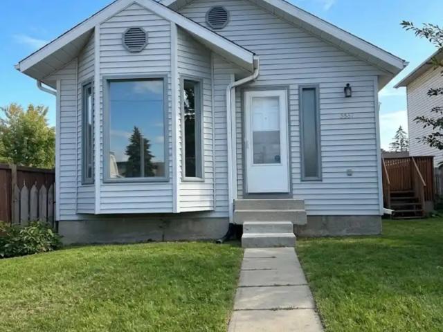 Beautiful 3 Bedroom UPPER LEVEL Home for RENT SE Calgary PET friendly