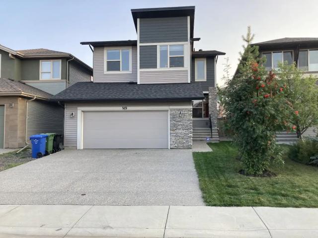 Beautiful 3 bedroom very large House with South backyard in Walden for Rent